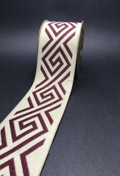 bordür kurdela şerit jakarlı bordür (3.5 mt top) kumaş bordür 70174 V4 Açık vizon zemin üzeri Bordo